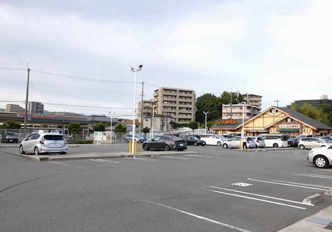 大型駐車場あり